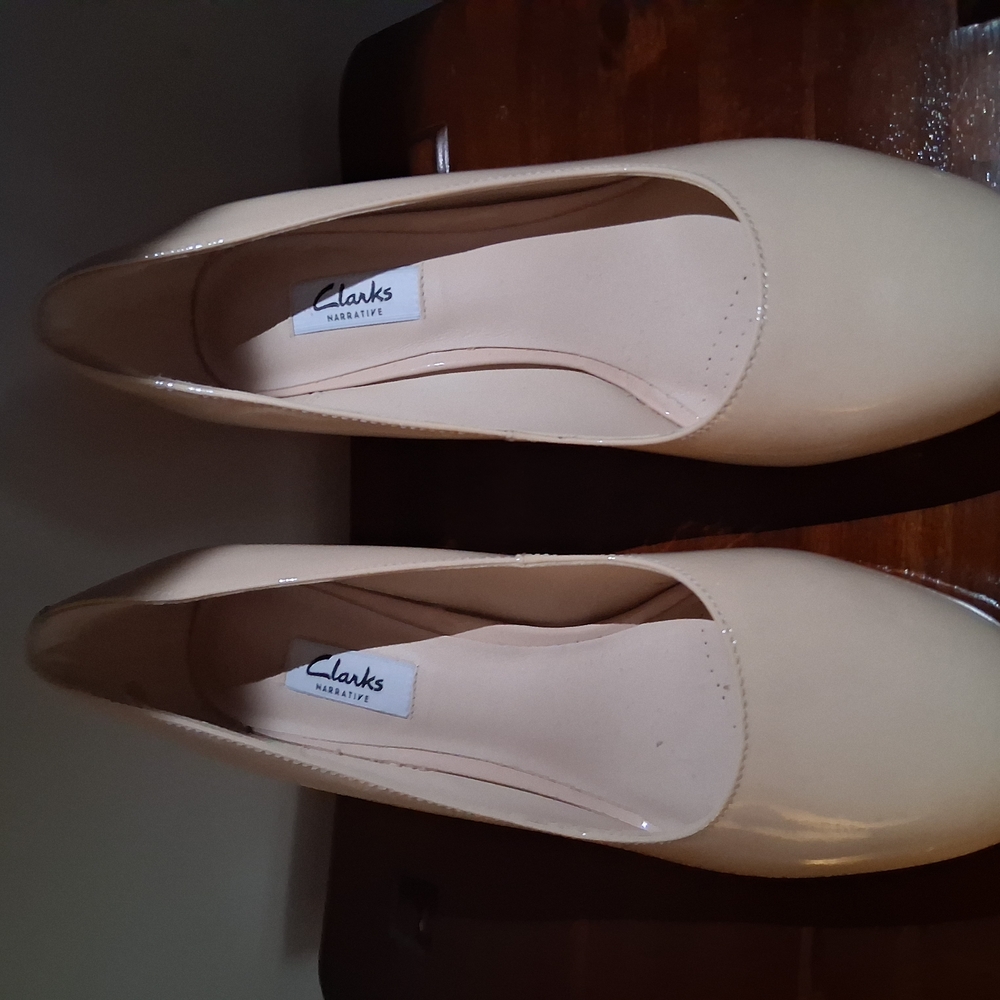 Clarks Women's Cream Pumps